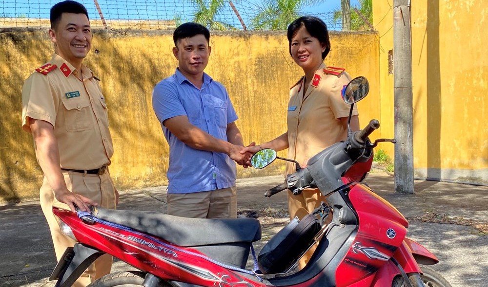 Phòng CSGT Đường bộ - Đường sắt: Trao trả lại phương tiện cho chủ sở hữu sau gần 05 năm bị mất trộm